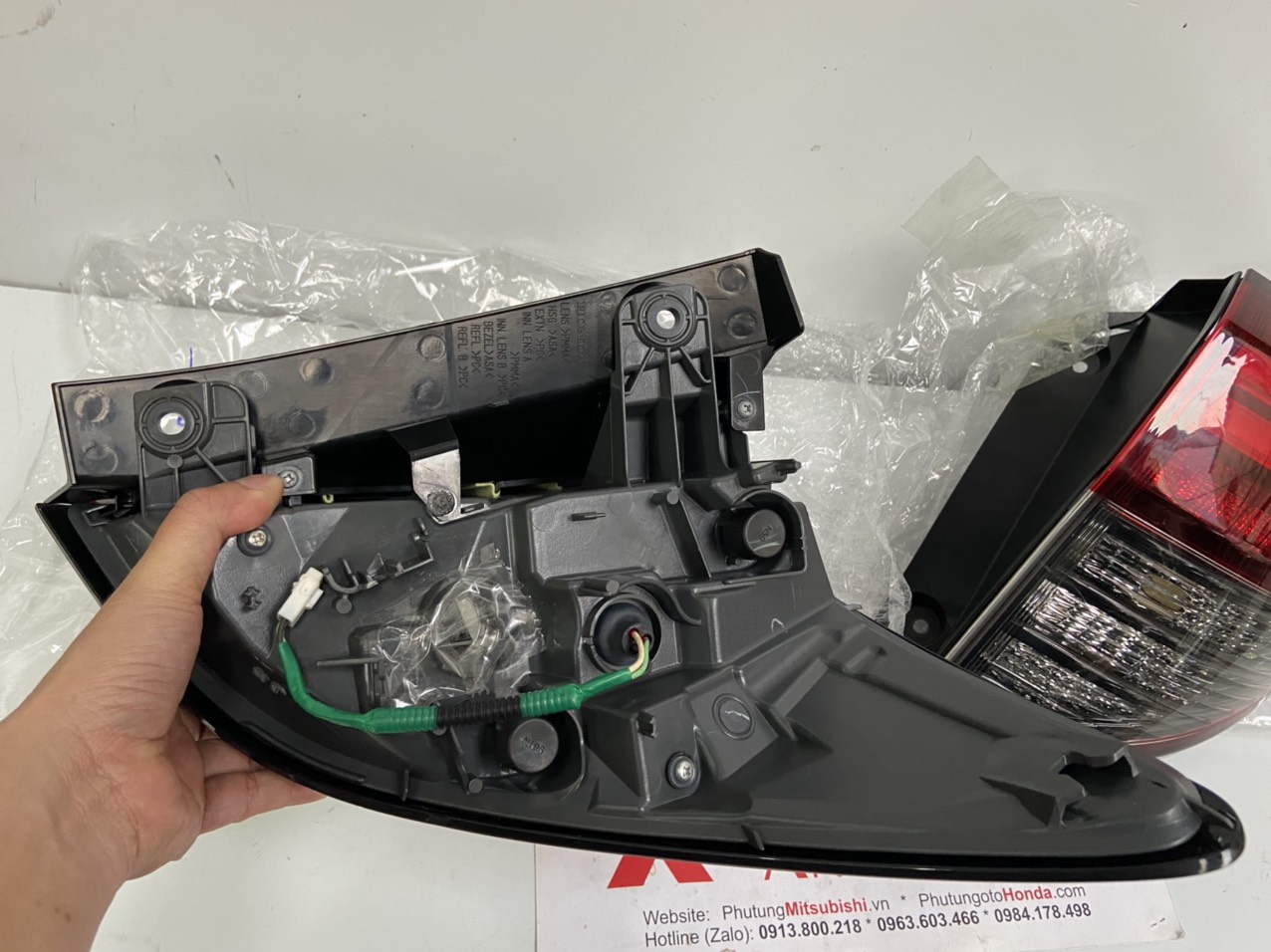 Đèn hậu bên lái xe Honda HRV 